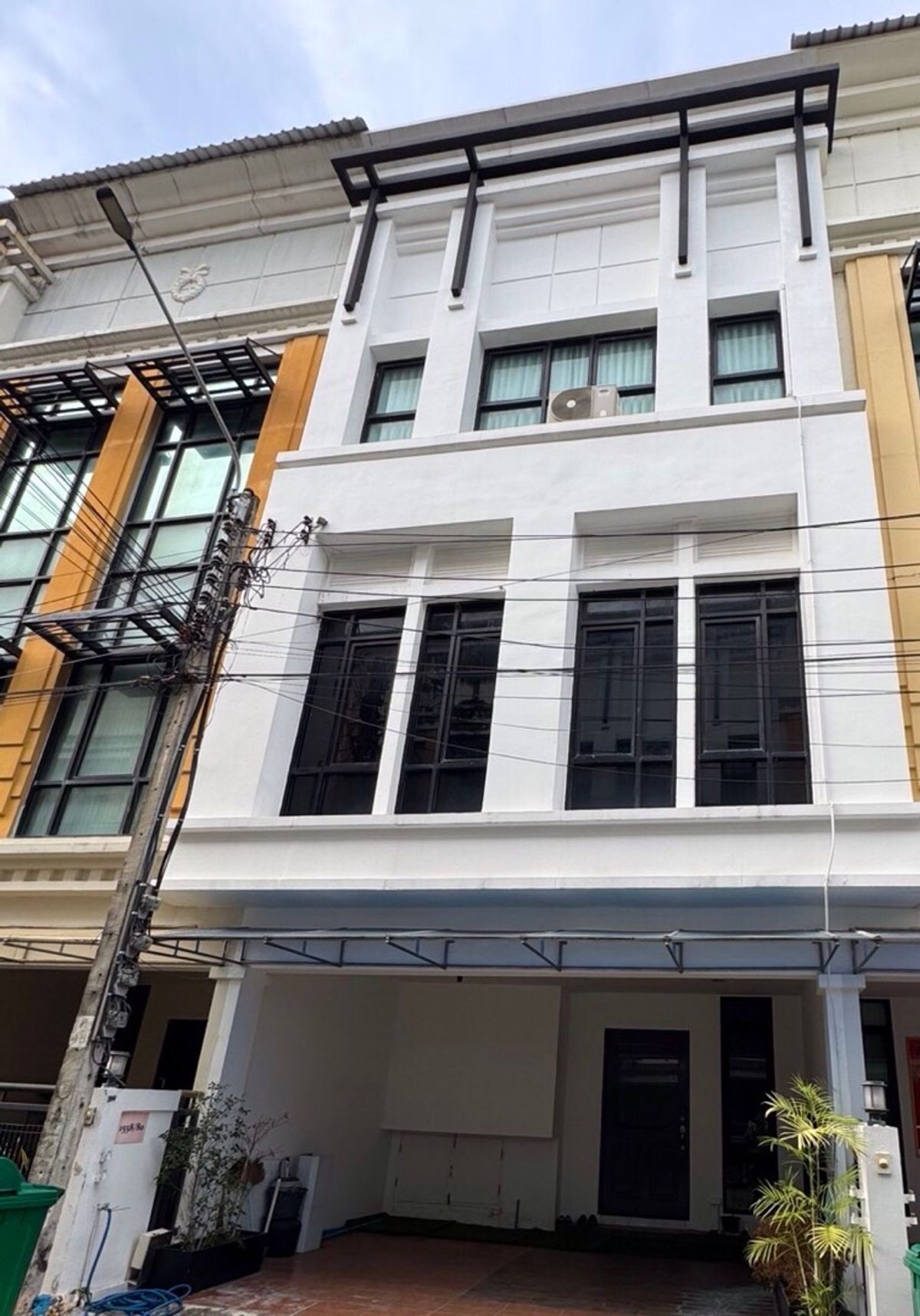 For RentTownhomeBangna, Bearing, Lasalle : Townhome for rent, 3 floors, 20 square wah, width 5.5 meters, Bangna.