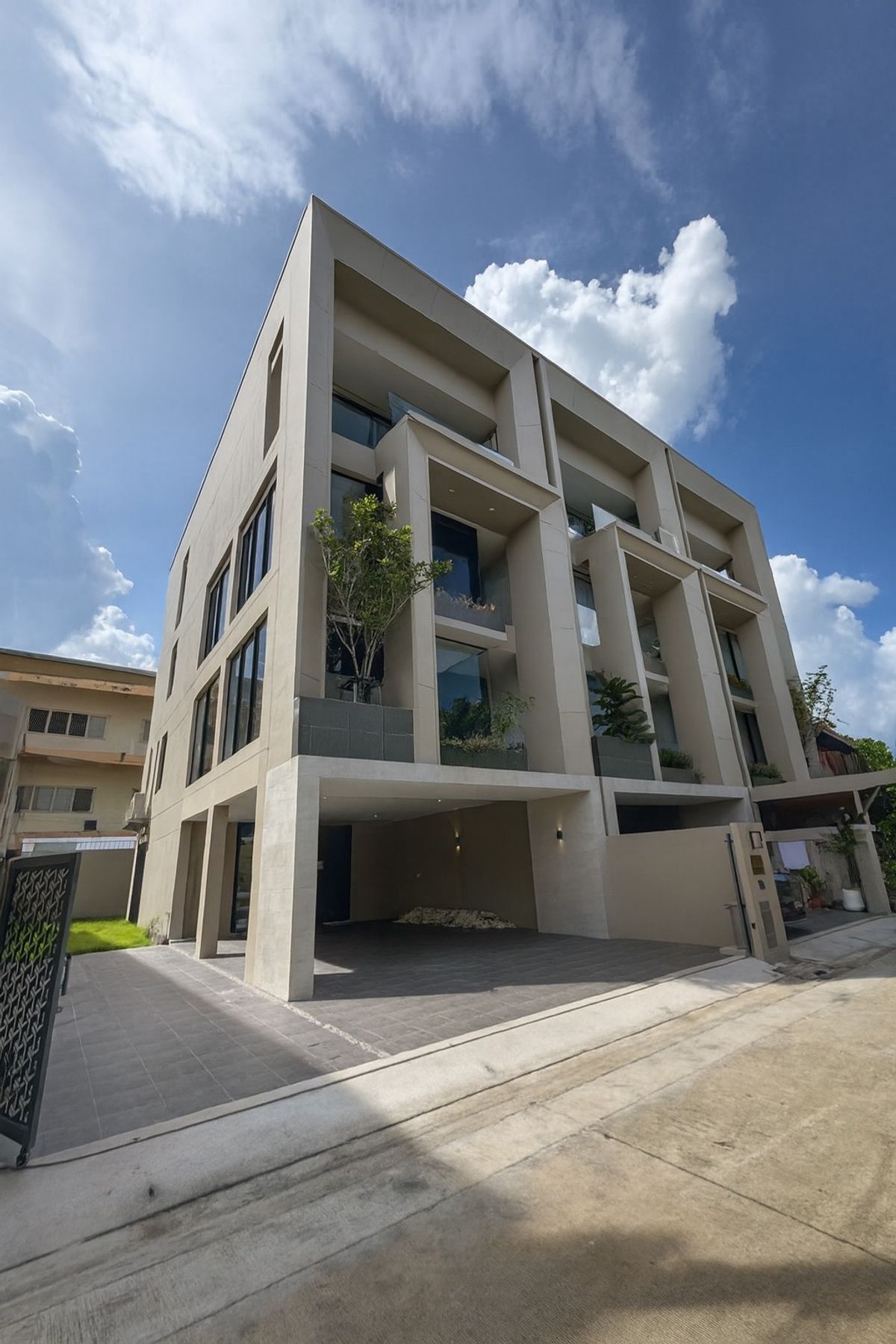 For RentHome OfficeYothinpattana,CDC : 🏢 Luxury 4-Storey Home Office with Private Lift for Rent!