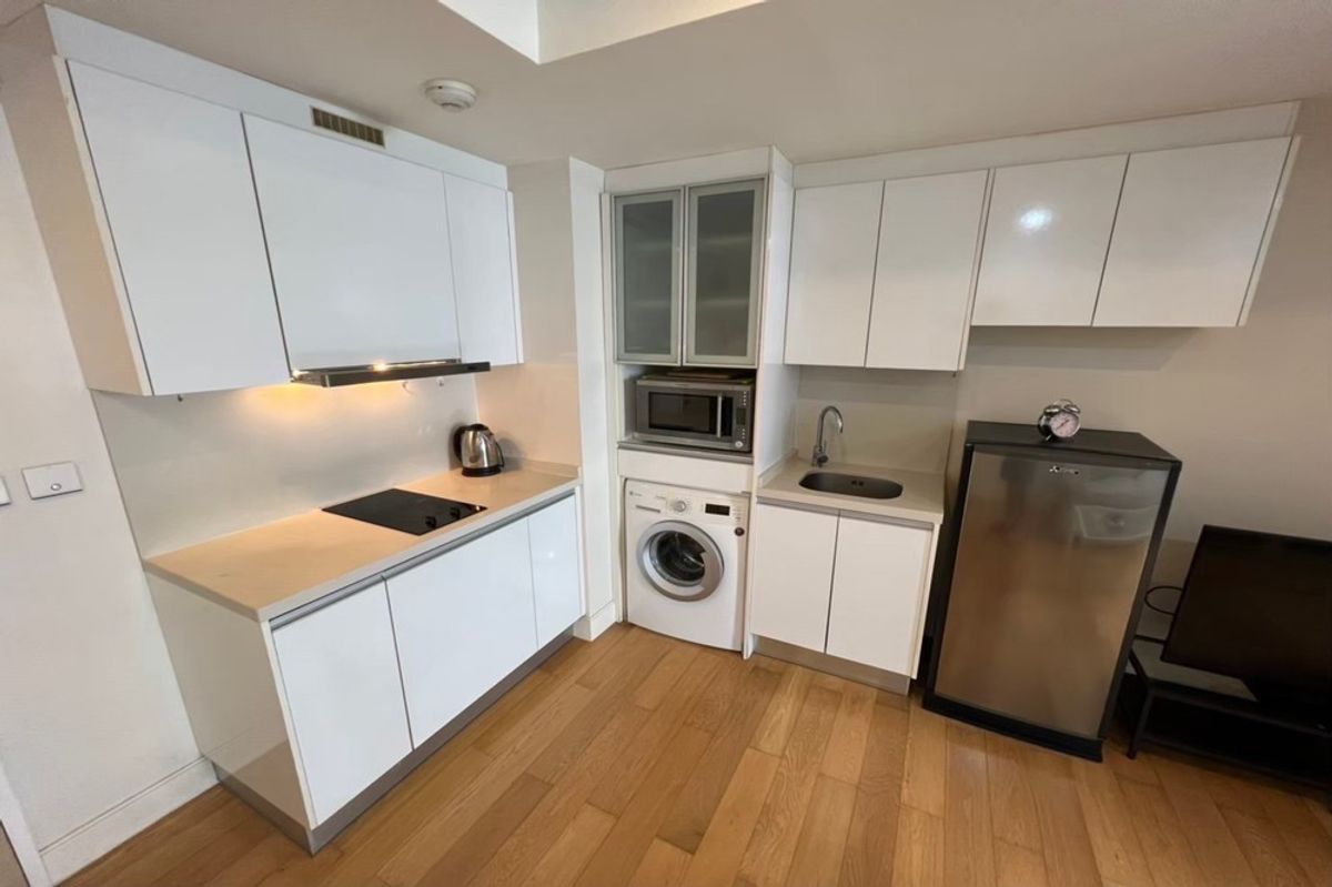 For SaleCondoSathorn, Narathiwat : 🔥 Sale with tenant !! big size, Spacious room!! 🔥 Code C20250100075..........Collezio Sathorn - Pipat, 1 bedroom, 1 bathroom, furnished, Special Deal!!📣📣