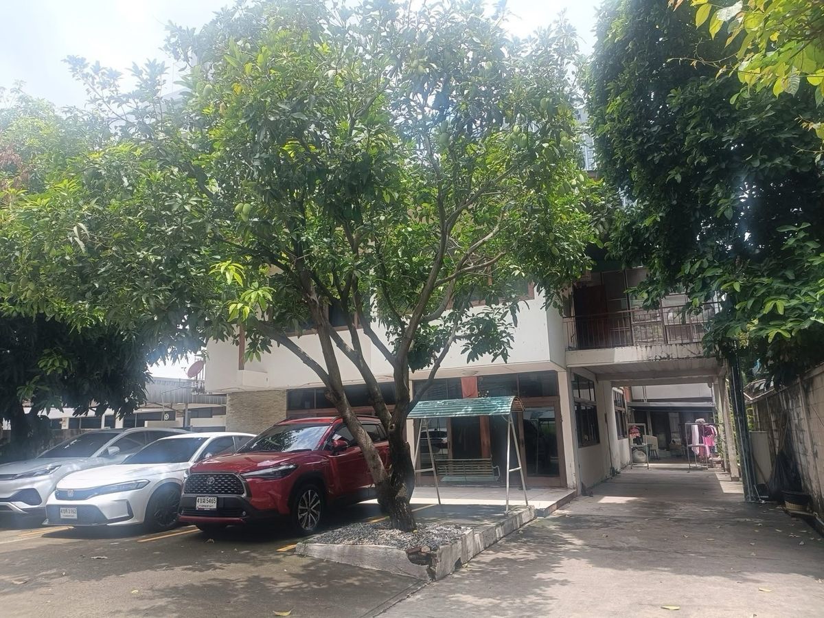 ให้เช่าร้านค้า/ตลาดนัดสีลม ศาลาแดง บางรัก : ให้เช่า บ้านเดี่ยว 191 ตารางวา สีลม สาทร สามย่าน สุริยวงศ์ ทำธุรกิจ คาเฟ่ , ร้านอาหาร , Brunch , Izakaya , Yakiniku , Beef , Michelin Chef , Kappo Japanese Food , Italian Food and Wine