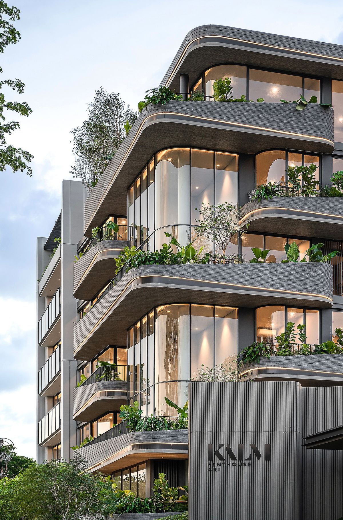 For SaleCondoAri,Anusaowaree : KALM Penthouse Ari 155 sq m. BTS Ari Dobule Volume, lots of parking, price 24.9 million baht.