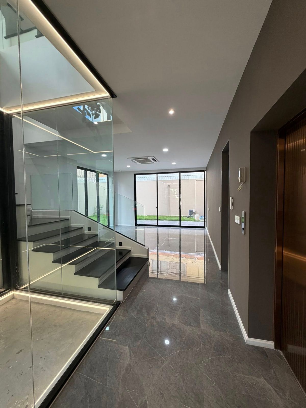 For RentHome OfficeYothinpattana,CDC : 🏢 Luxury 4-Storey Home Office with Private Lift for Rent!
