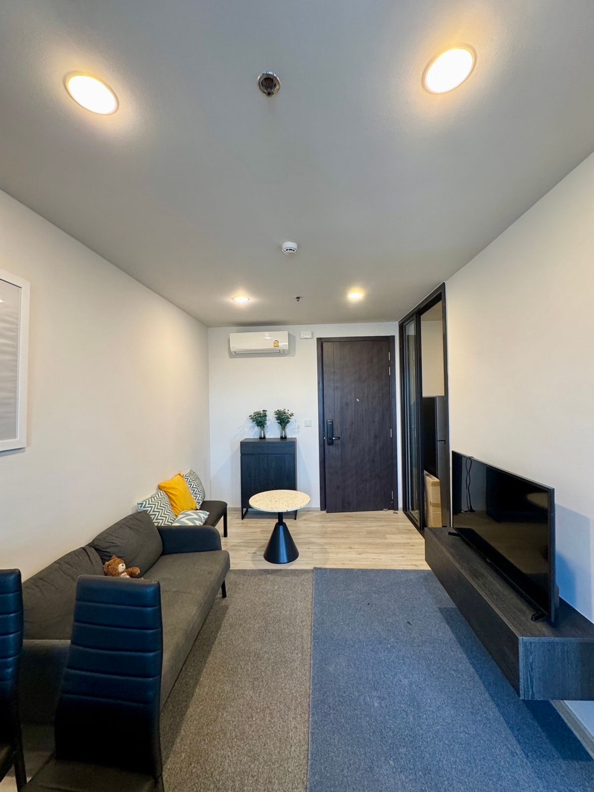For RentCondoRatchadapisek, Huaikwang, Suttisan : PFD-06199 Condo for Rent:  XT Huaikhwang Schedule a viewing ■ Line: @propertyfinder   