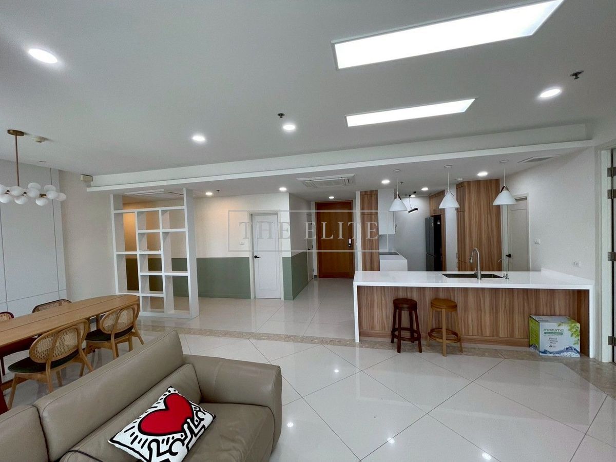 CondoSathorn, Narathiwat : ✨ Big room, city view, fully decorated, good price like this, there is only one room in the project 💯