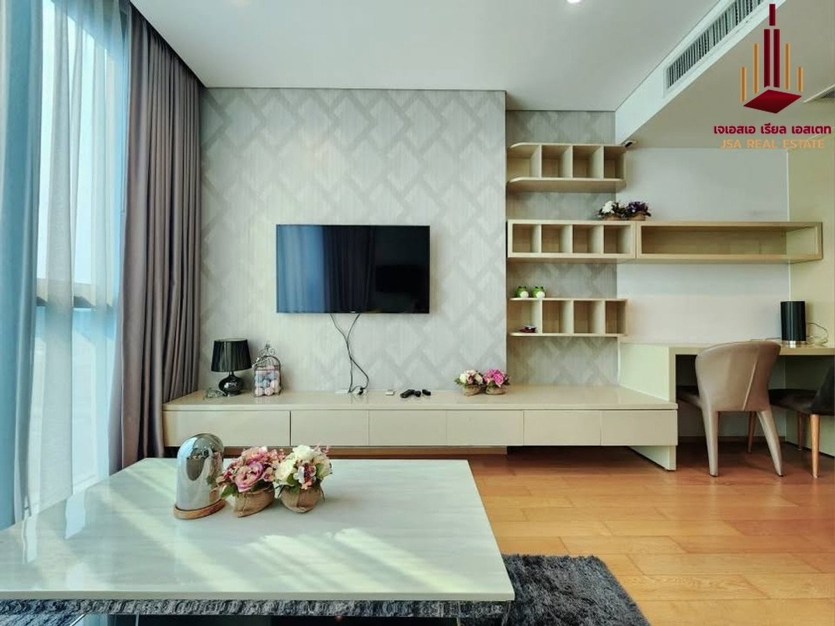 ให้เช่าคอนโดสาทร นราธิวาส : ✨ For Rent: The Breeze Narathiwas Condo ✨ 💰 Only 25,000 THB/month