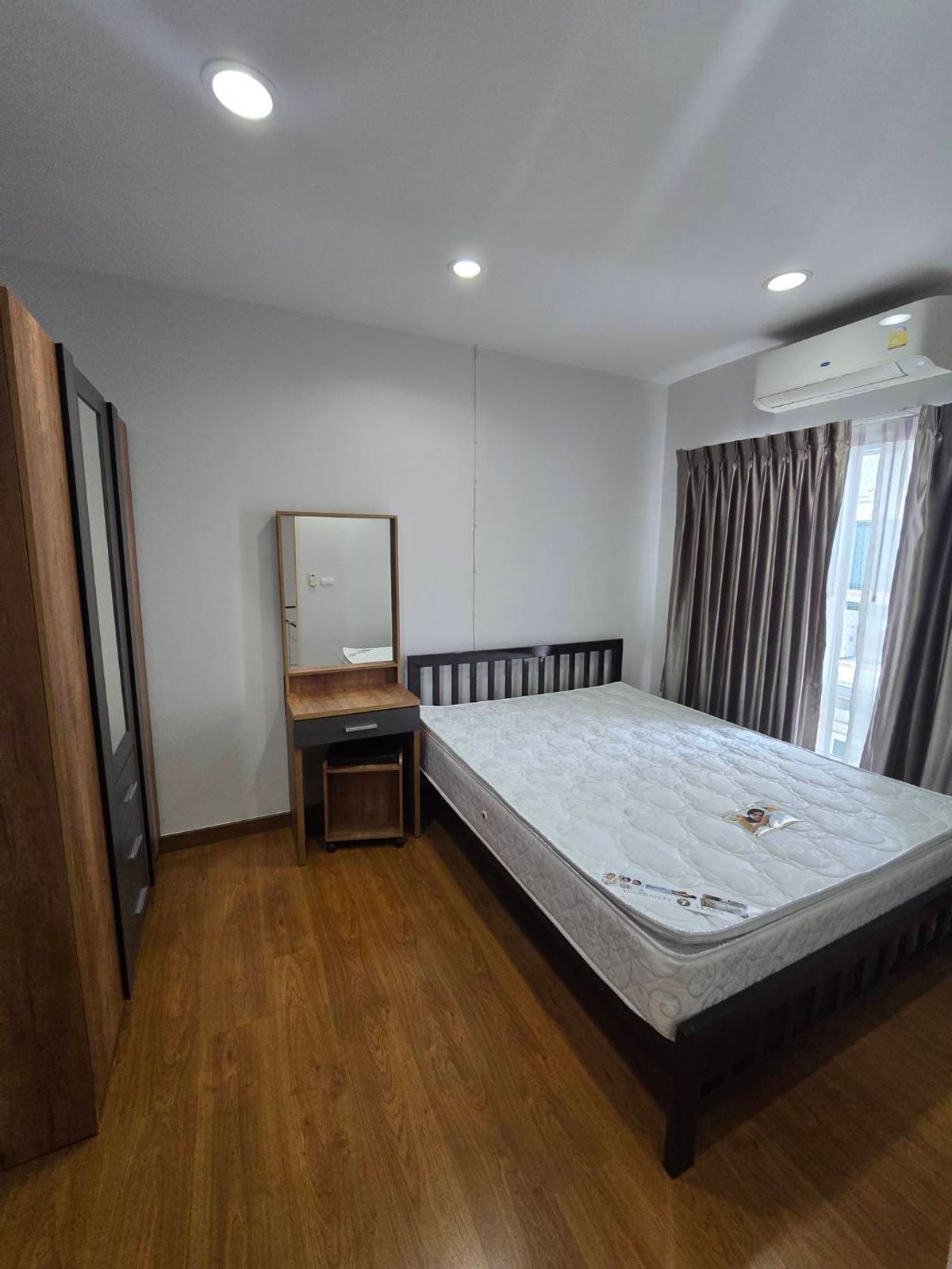 For RentTownhomeEakachai, Bang Bon : 🔑 Rare Find! Baan Klang Muang Sathorn-Taksin 2 | 3-Story, 3 Bed, 3 Bath near Sathorn!  Spacious Living in the City!