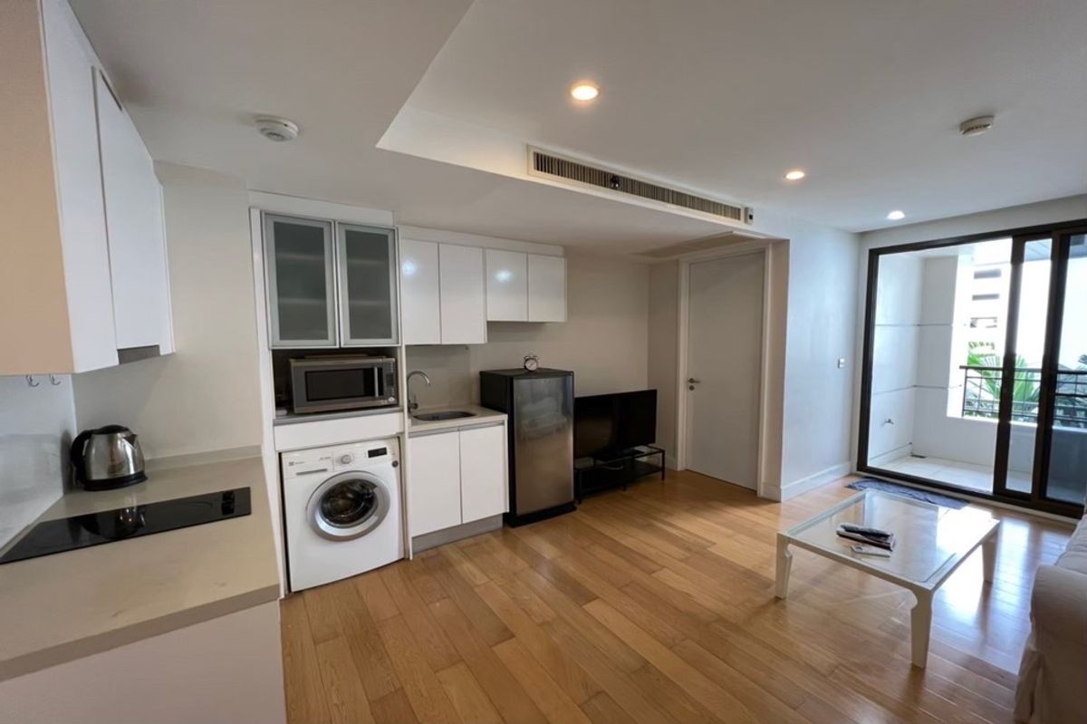 For SaleCondoSathorn, Narathiwat : 🔥 Sale with tenant !! big size, Spacious room!! 🔥 Code C20250100075..........Collezio Sathorn - Pipat, 1 bedroom, 1 bathroom, furnished, Special Deal!!📣📣