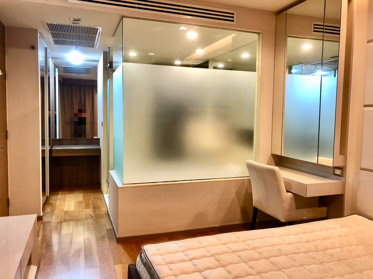 ขายคอนโดสาทร นราธิวาส : ( UL2510152 ) Tel/Line 096-2479369, ขายขาดทุน ด่วนน ดิแอดเดรส สาทร, 2 ห้องนอน 2 ห้องน้ำ ขนาด 70.22 ตร.ม. ชั้นสูง ราคาดีที่สุด Hot deal