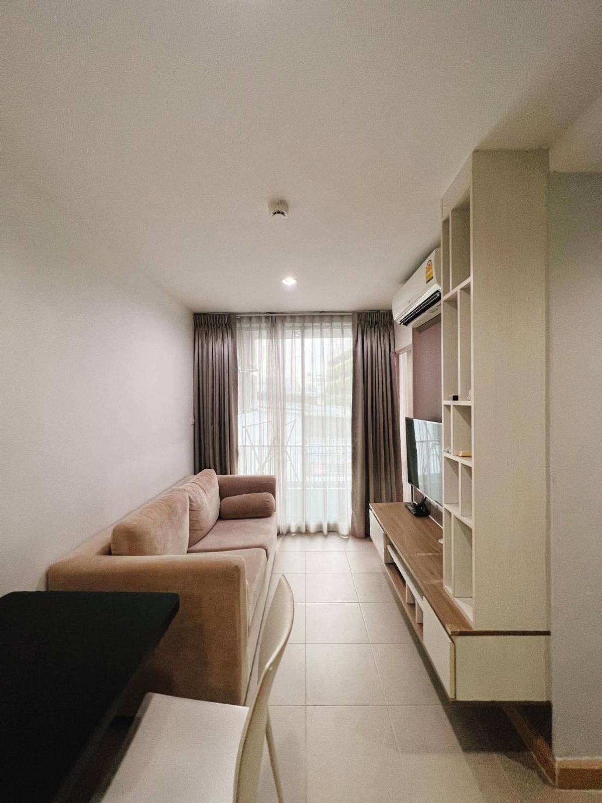 For RentCondoLadprao, Central Ladprao : Near MRT Lat Phrao, about 120 meters, near Central Lat Phrao.
