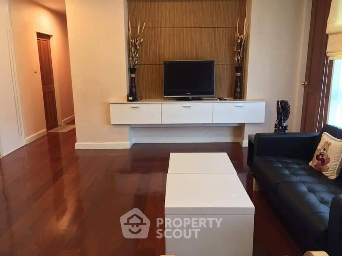 For RentCondoWitthayu, Chidlom, Langsuan, Ploenchit : 2-BR Condo at Baan Thanon Sarasin Condominium near BTS Ratchadamri