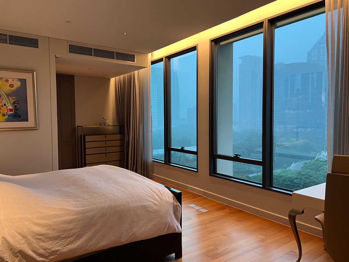 ให้เช่าคอนโดวิทยุ ชิดลม หลังสวน : 👀 สำรวจแบบ 3D - คอนโดหรู 3 ห้องนอน | Sindhorn Residence