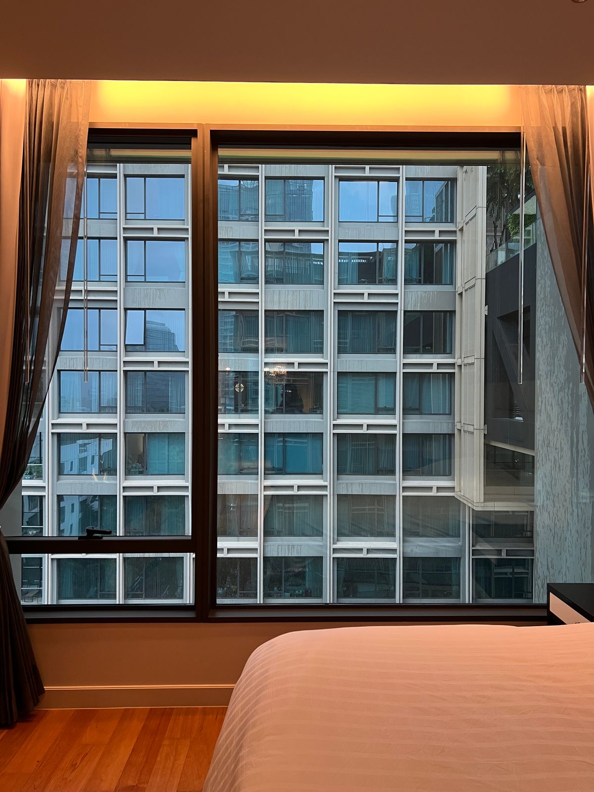 ให้เช่าคอนโดวิทยุ ชิดลม หลังสวน : 👀 สำรวจแบบ 3D - คอนโดหรู 3 ห้องนอน | Sindhorn Residence