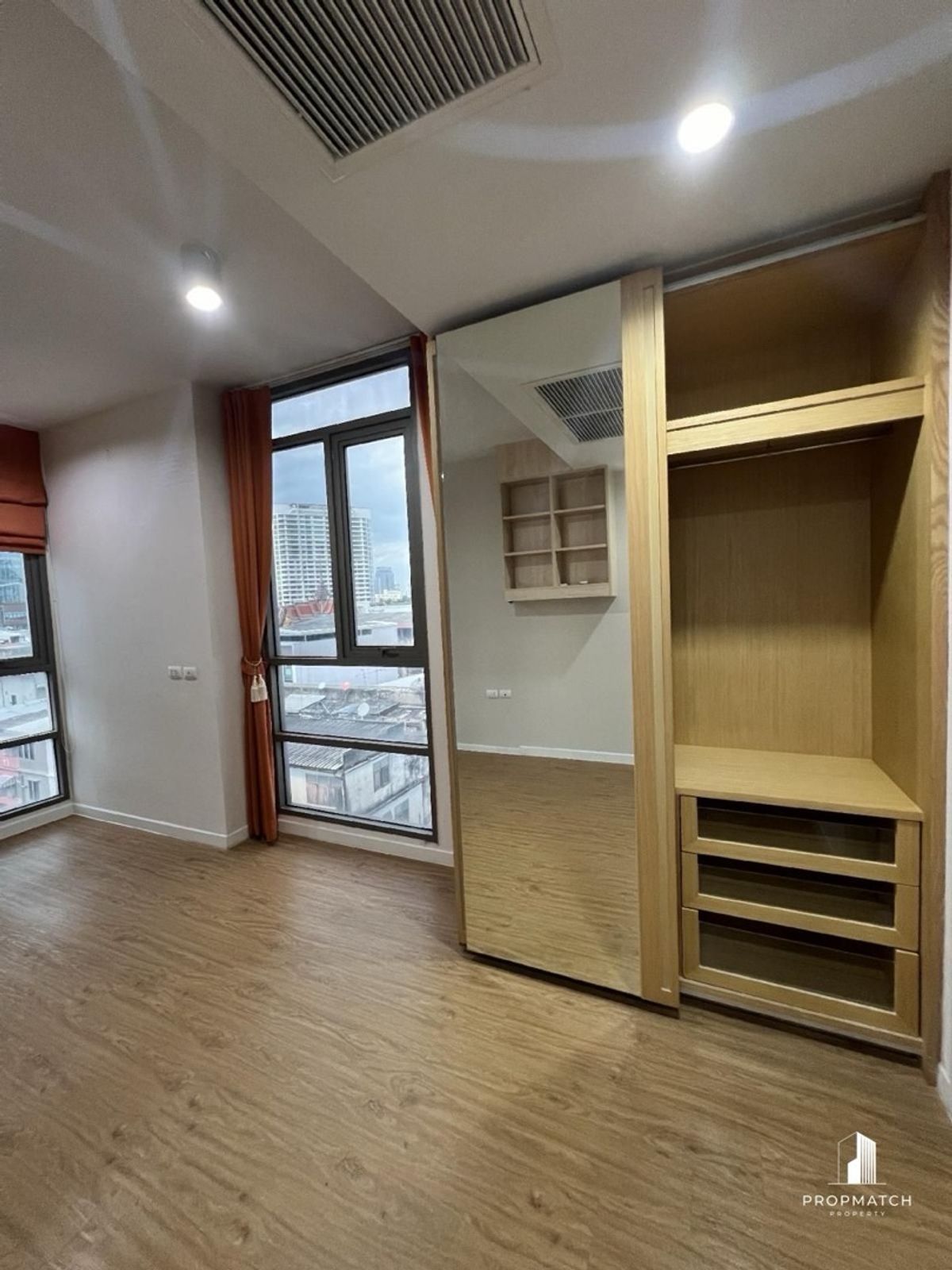 ขายคอนโดสีลม ศาลาแดง บางรัก : Siamese Surawong 2Bed 8.79 Mb