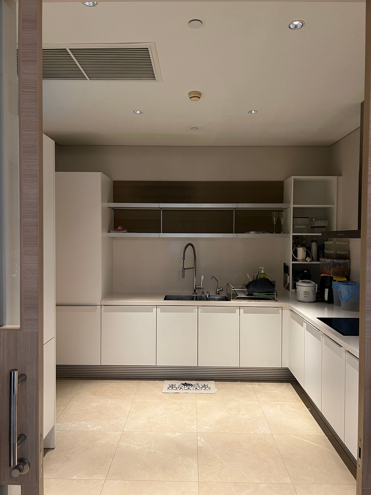 ให้เช่าคอนโดวิทยุ ชิดลม หลังสวน : 👀 สำรวจแบบ 3D - คอนโดหรู 3 ห้องนอน | Sindhorn Residence