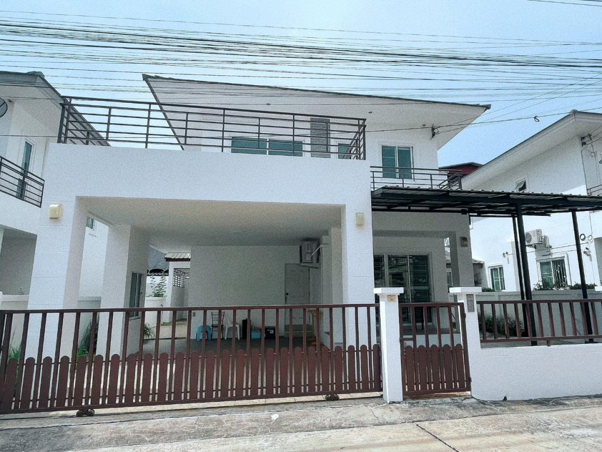 For RentHouseSriracha Laem Chabang Ban Bueng : 🔥Urgent for rent🔥 Single house, ready to move in - Crystal Plus Village, Sriracha, 4 bedrooms, 3 bathrooms ❗