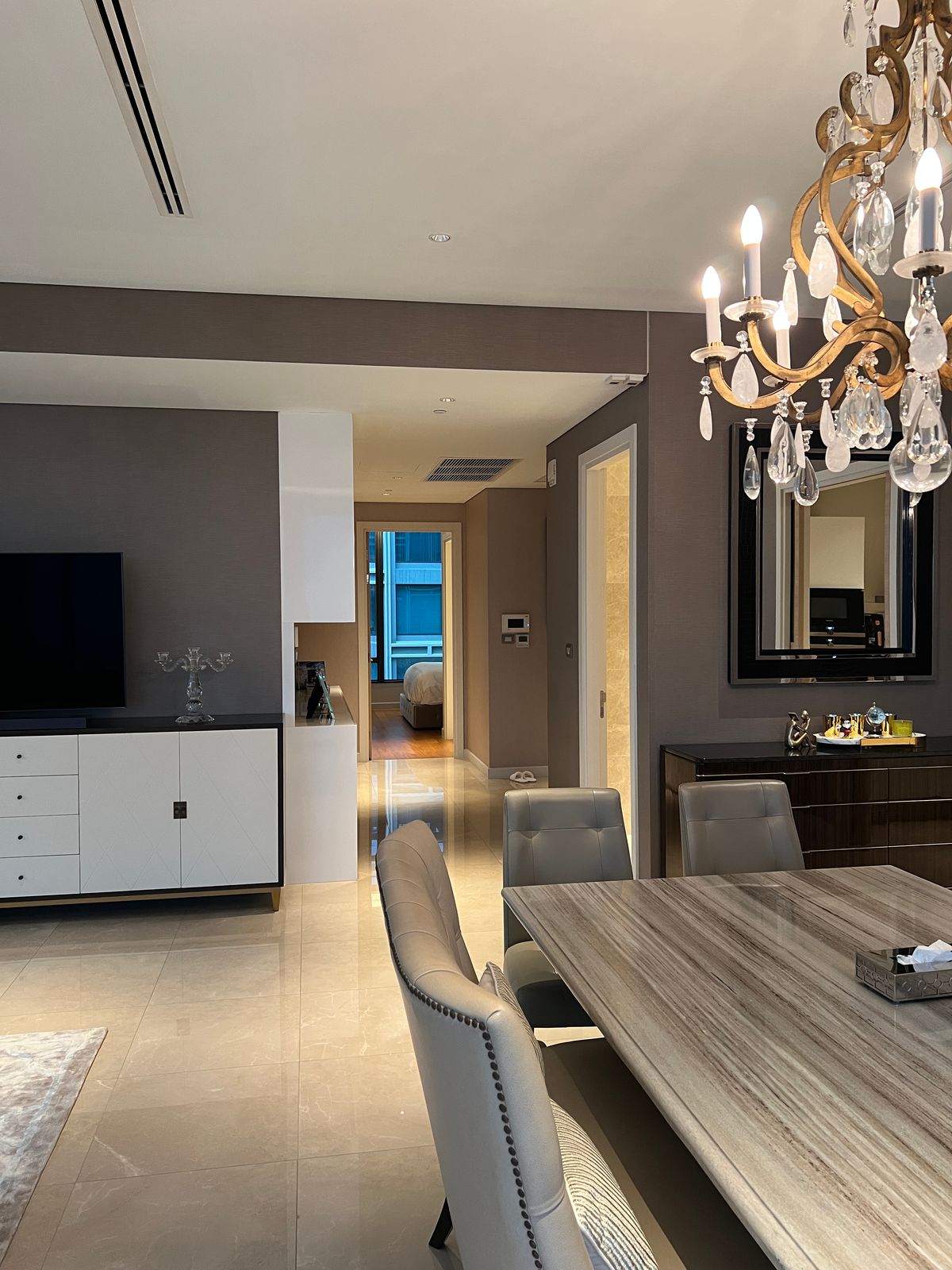 ให้เช่าคอนโดวิทยุ ชิดลม หลังสวน : 👀 สำรวจแบบ 3D - คอนโดหรู 3 ห้องนอน | Sindhorn Residence