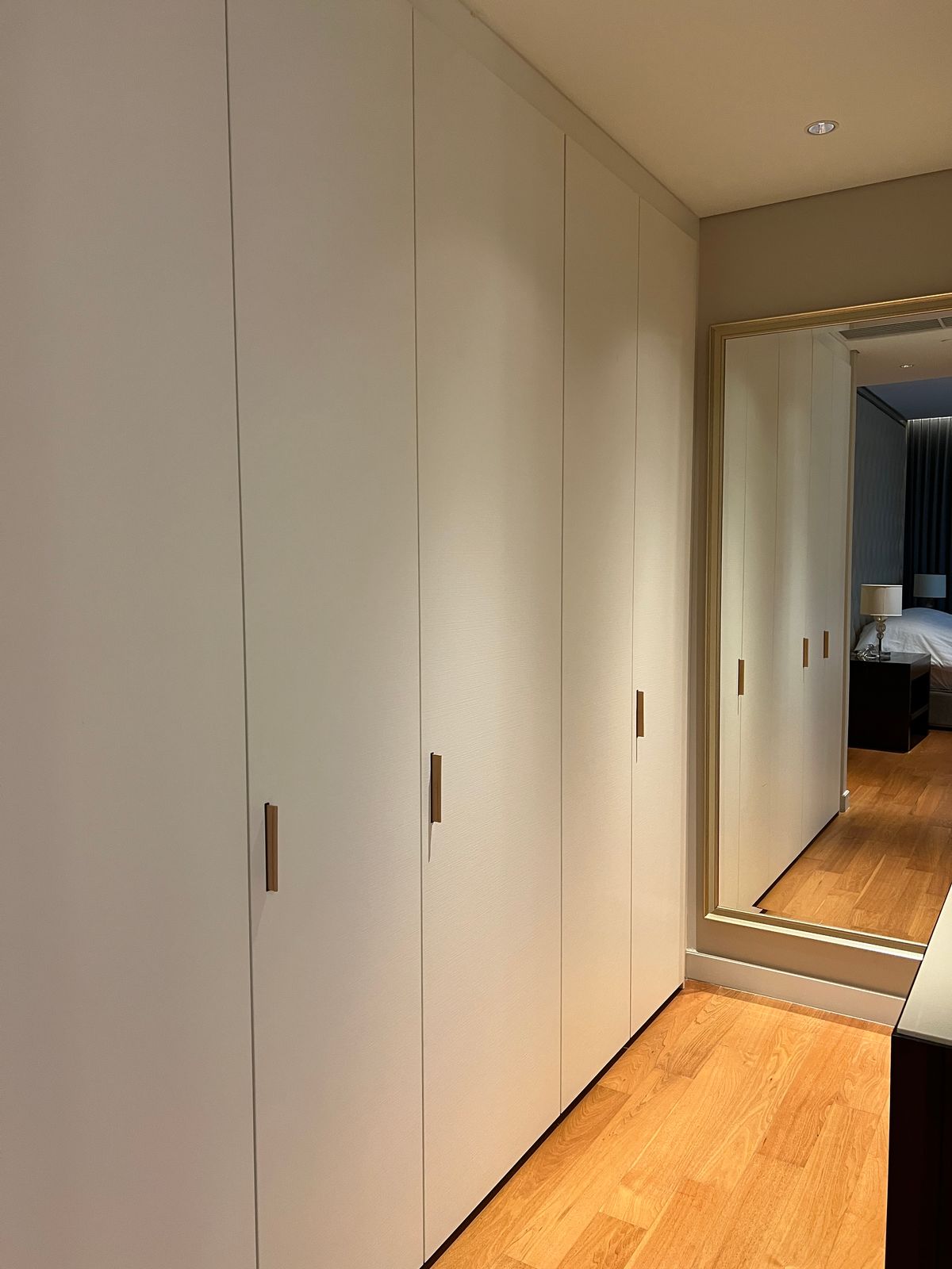 ให้เช่าคอนโดวิทยุ ชิดลม หลังสวน : 👀 สำรวจแบบ 3D - คอนโดหรู 3 ห้องนอน | Sindhorn Residence