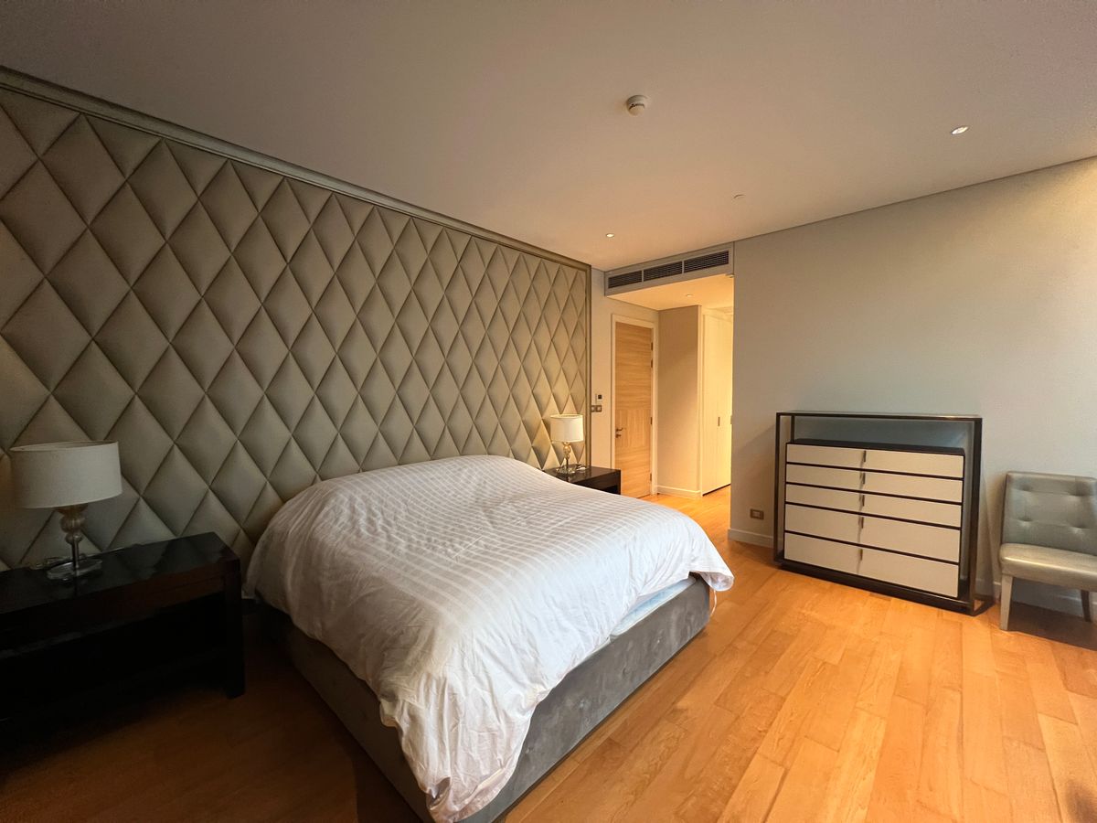 ให้เช่าคอนโดวิทยุ ชิดลม หลังสวน : 👀 สำรวจแบบ 3D - คอนโดหรู 3 ห้องนอน | Sindhorn Residence