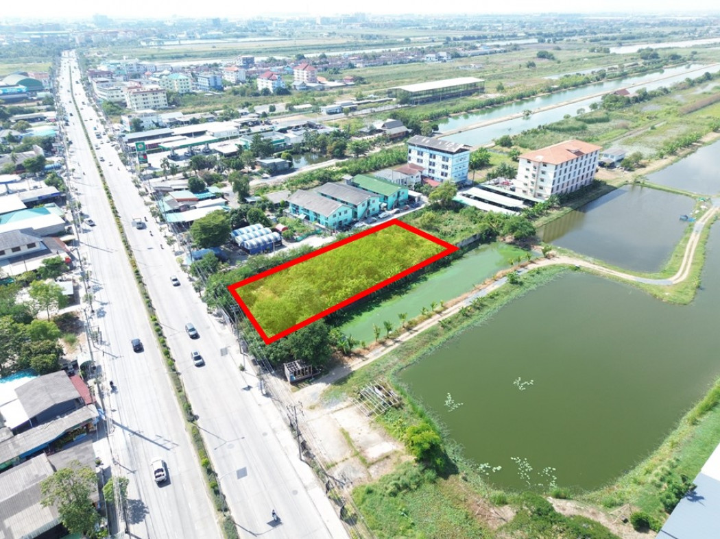 ขายที่ดินลาดกระบัง สุวรรณภูมิ : ขาย ที่ดิน ริมถนนฉลองกรุง ปากซอยฉลองกรุง8 778 ตรว เหมาะทำการค้า KK