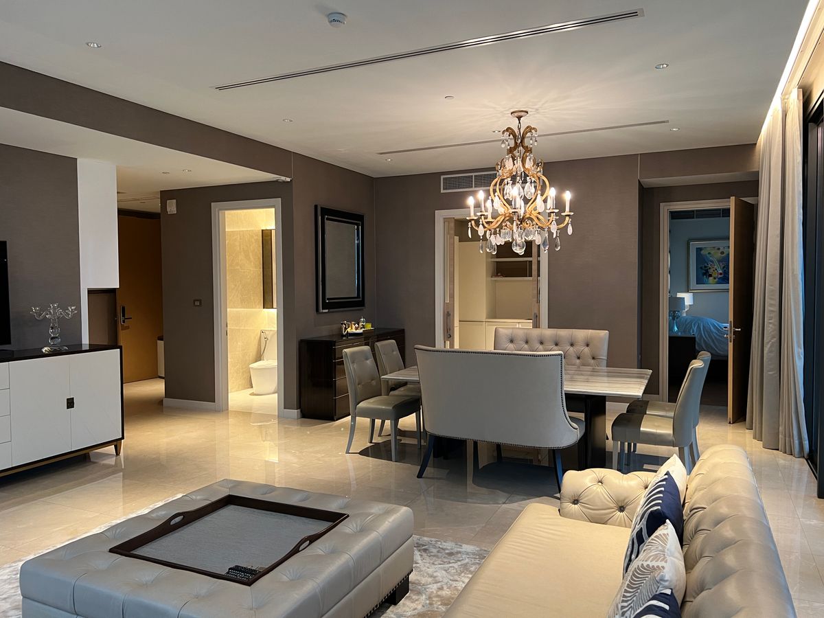 For RentCondoWitthayu, Chidlom, Langsuan, Ploenchit : 👀 Explore in 3D - Three-Bedroom Luxury | Sindhorn Residence