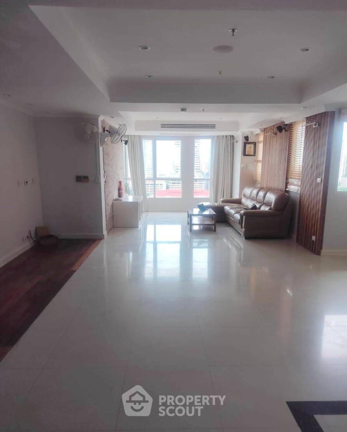 For SaleCondoNana, North Nana,Sukhumvit13, Soi Nana : 3-BR Condo at The Oleander near BTS Nana
