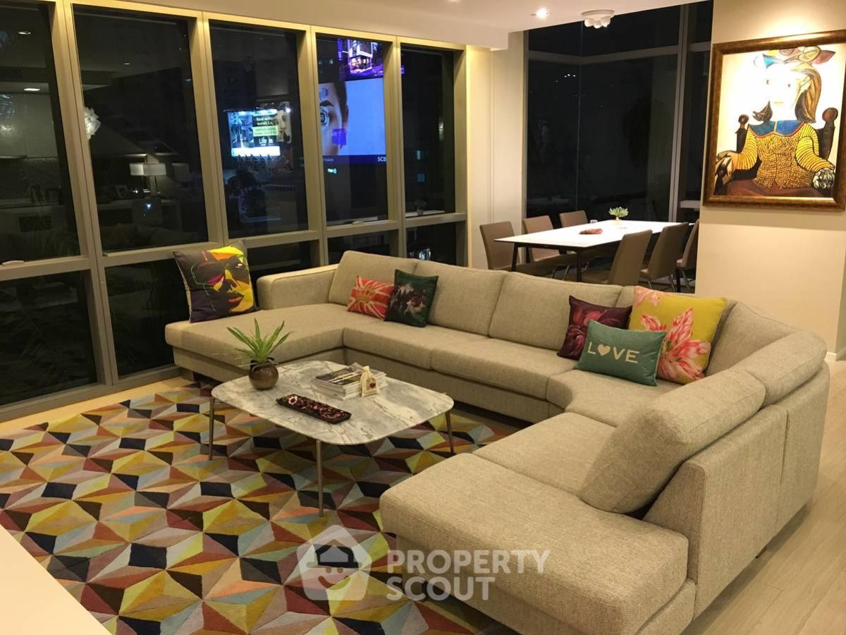 For SaleCondoSukhumvit, Asoke, Thonglor : 2-BR Condo at The Room Sukhumvit 21 near MRT Sukhumvit