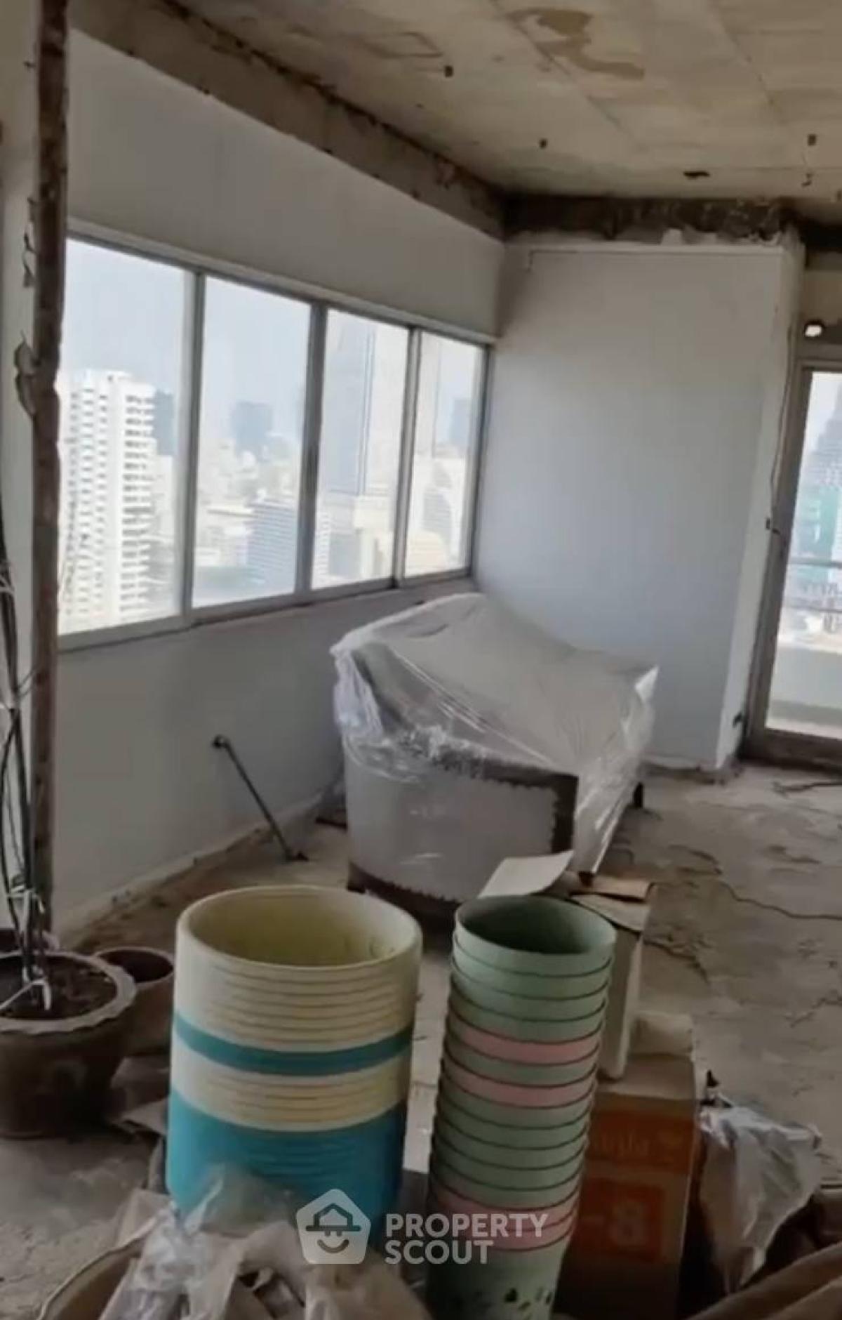 For SaleCondoWongwianyai, Charoennakor : 3-BR Condo at Saichol Mansion near BTS Saphan Taksin