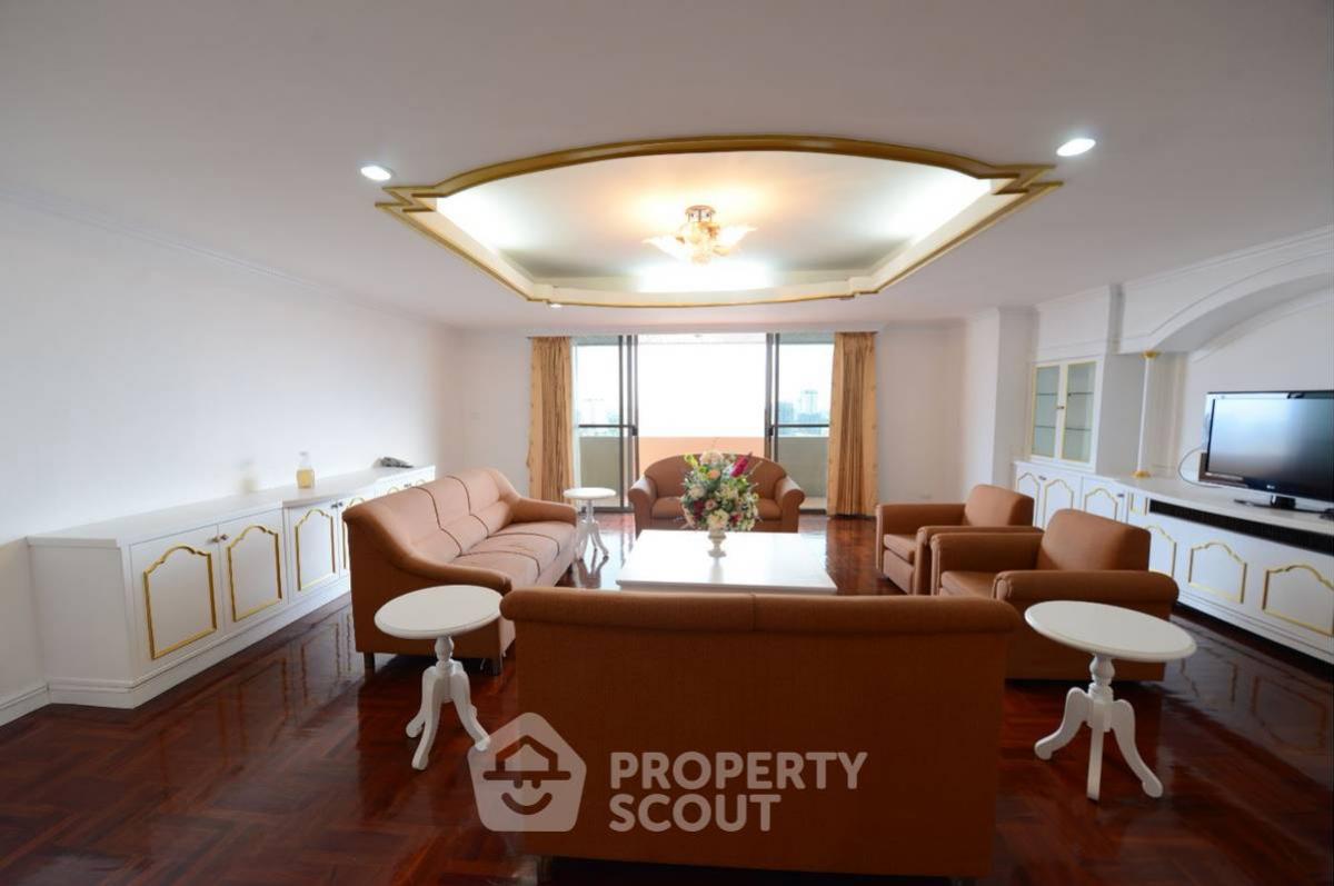 For SaleCondoSukhumvit, Asoke, Thonglor : 3-BR Condo at Oriental Towers Condominium near BTS Ekkamai