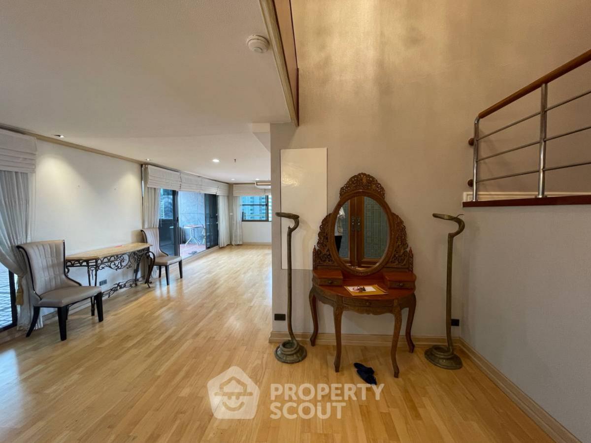 For SaleCondoKhlongtoei, Kluaynamthai : 5-BR Condo at Fairview Tower near BTS Asok