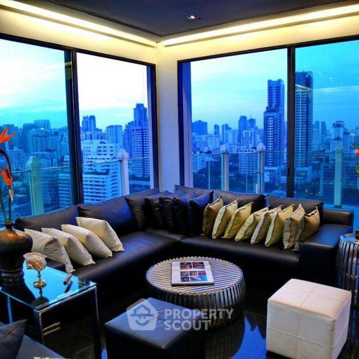 For SaleCondoSukhumvit, Asoke, Thonglor : 3-BR Condo at Le Raffine Jambu Dvipa Sukhumvit 39 Condominium near BTS Phrom Phong