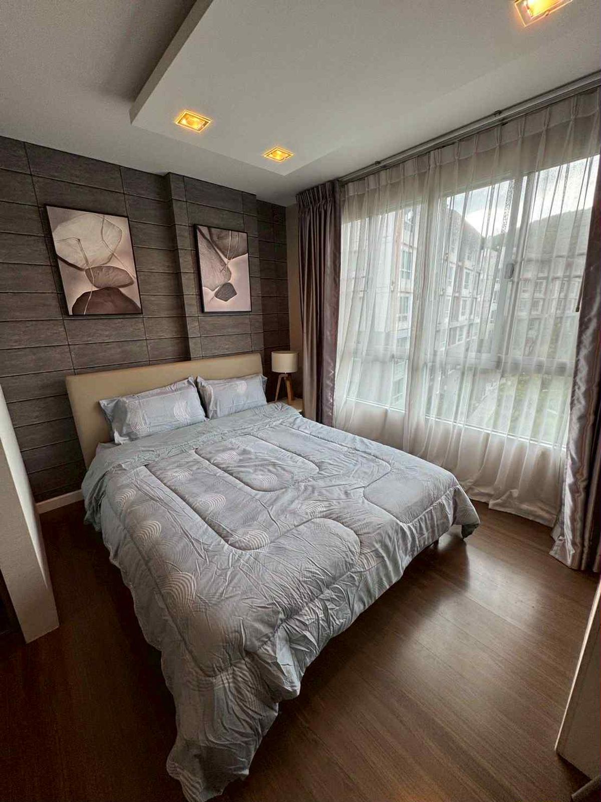 For RentCondoChiang Mai : The room is ready to move in, with WiFi, fully furnished, room next to the elevator, high security, close to CMU, just 400 meters #next to the engineering door  Its convenient to walk to class.