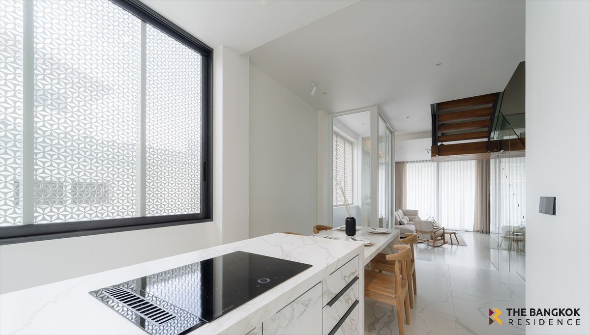 For RentTownhomeSukhumvit, Asoke, Thonglor :  Townhome Sukhumvit 65 🏙️ Luxury 5-Storey Townhome with Private Lift 🏡 Prime Location in Ekkamai&Sukhumvit 