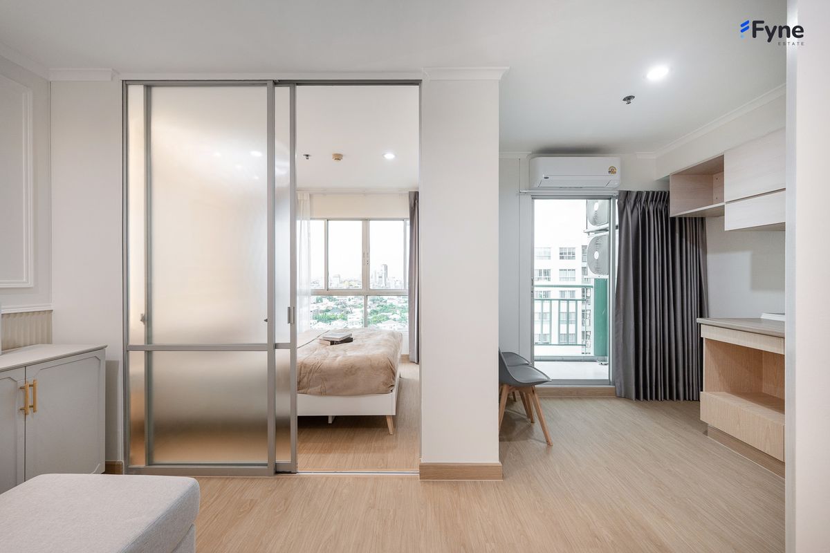 For SaleCondoKasetsart, Ratchayothin : Lumpini Place Ratchayothin Condo, next to BTS Ratchayothin, 0 meters, open view, Ratchayothin, Ratchada, Lat Phrao, Kaset.