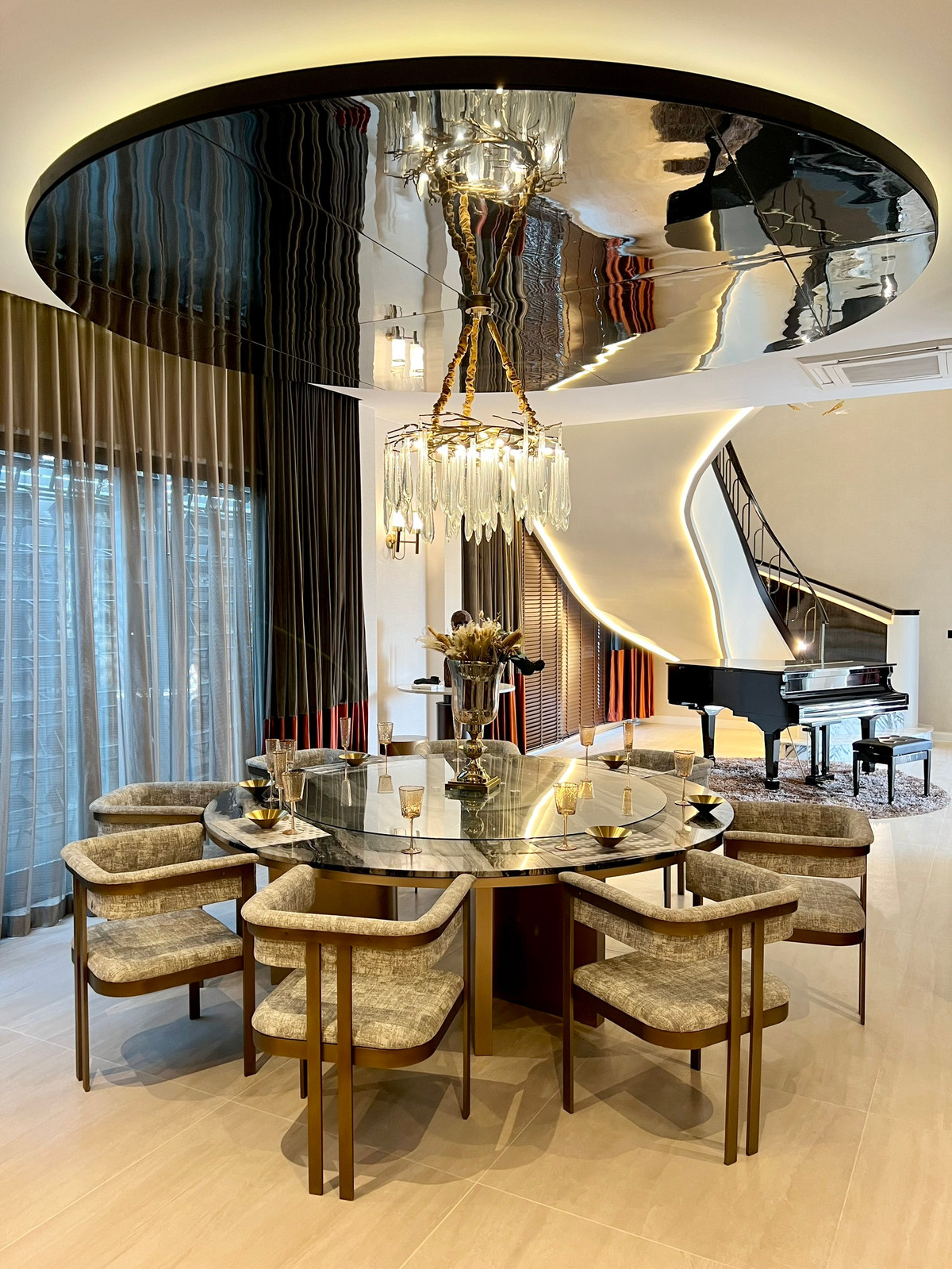 HouseBangna, Bearing, Lasalle : *House for rent at Grand Bangkok Boulevard Sukhumvit Srinakarin, 550,000 baht. 5 bedrooms, 6 bathrooms, 591 sq m of living space, 140.2 sq wah of land, Sukhumvit 107 (Soi Bearing 31/1), near BITEC Bangna, Sukhumvit, and BTS Bearing (10 minutes)