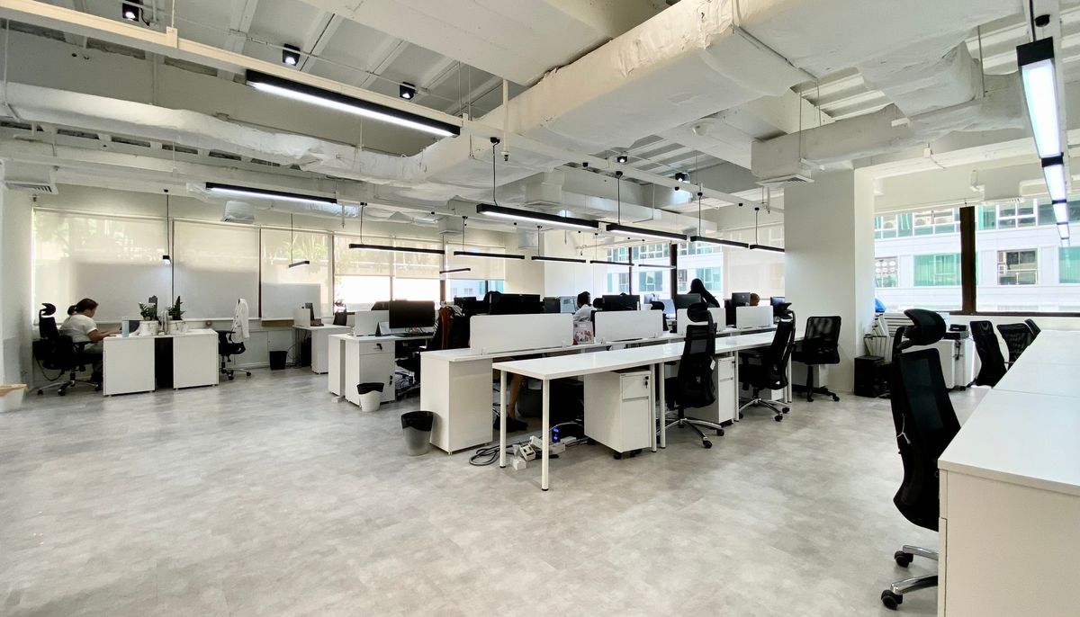 For RentOfficeSukhumvit, Asoke, Thonglor : HR2924 Office space for rent, size: 226 sq m, in Asok Tower, Sukhumvit 21 Road, convenient travel, near MRT.