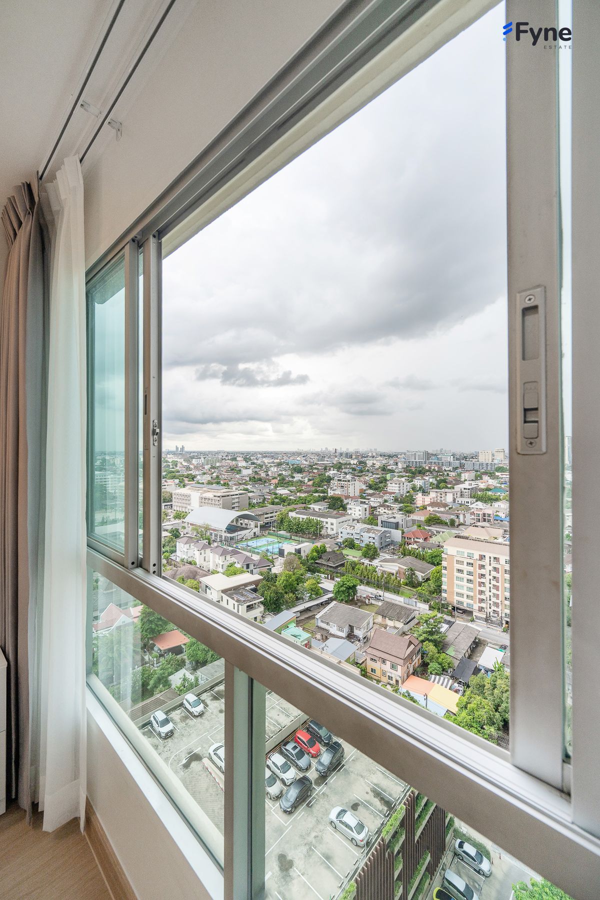 For SaleCondoKasetsart, Ratchayothin : Lumpini Place Ratchayothin Condo, next to BTS Ratchayothin, 0 meters, open view, Ratchayothin, Ratchada, Lat Phrao, Kaset.