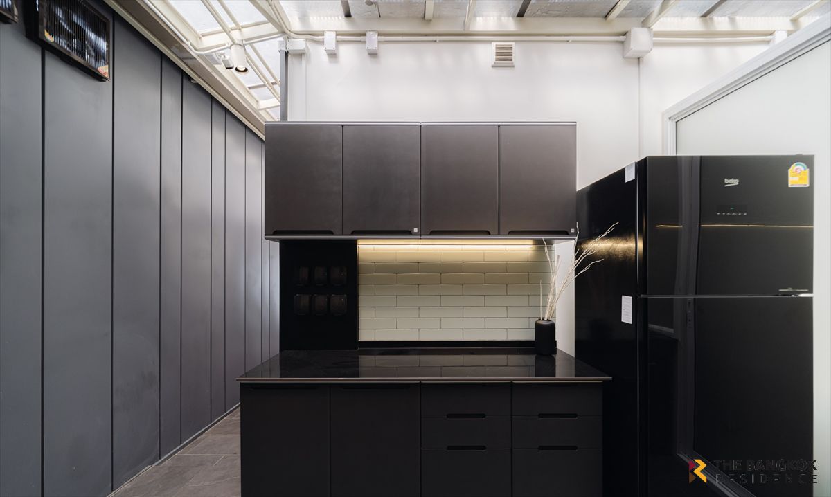 For RentTownhomeSukhumvit, Asoke, Thonglor :  Townhome Sukhumvit 65 🏙️ Luxury 5-Storey Townhome with Private Lift 🏡 Prime Location in Ekkamai&Sukhumvit 