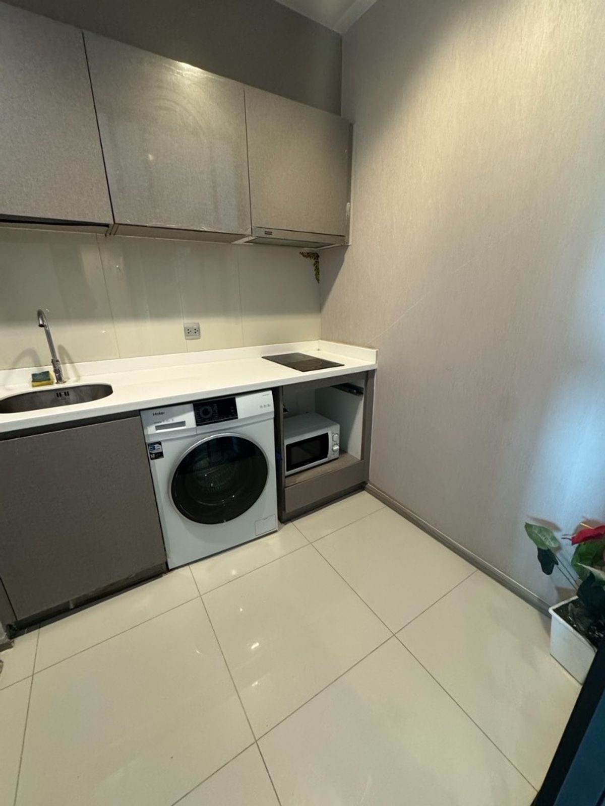 ขายคอนโดพระราม 9 เพชรบุรีตัดใหม่ RCA : Best price : 1 Bedroom plus 35 Sq.m. Negotiation Call now 094-641-5974