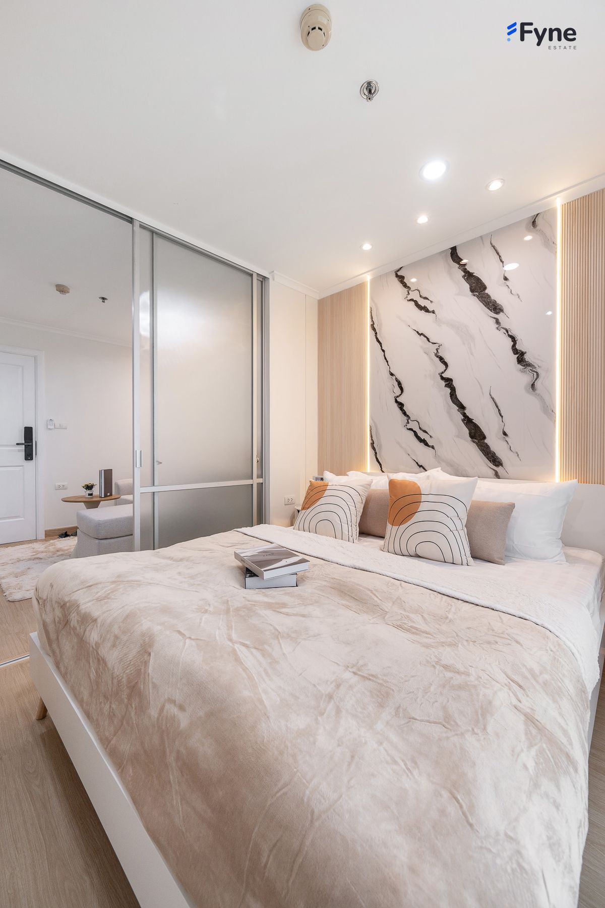 For SaleCondoKasetsart, Ratchayothin : Lumpini Place Ratchayothin Condo, next to BTS Ratchayothin, 0 meters, open view, Ratchayothin, Ratchada, Lat Phrao, Kaset.