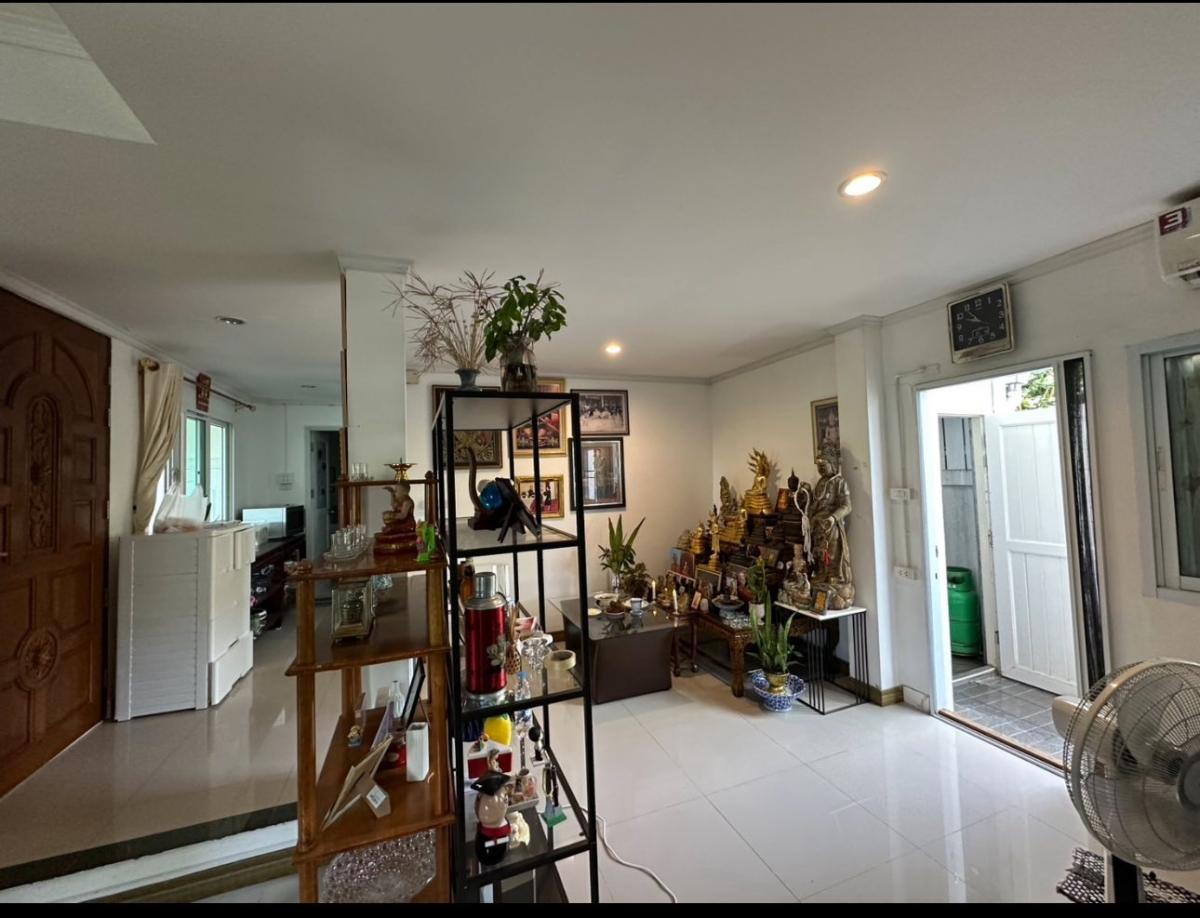 ขายบ้านปทุมธานี รังสิต ธรรมศาสตร์ : 🔥ขายด่วน🔥ขายบ้านเดี่ยว 2 ชั้น+แถม Benz s 300 เฟอร์นิเจอร์ครบพร้อมเข้าอยู่ (หลังท้ายสุดเป็นส่วนตัว)