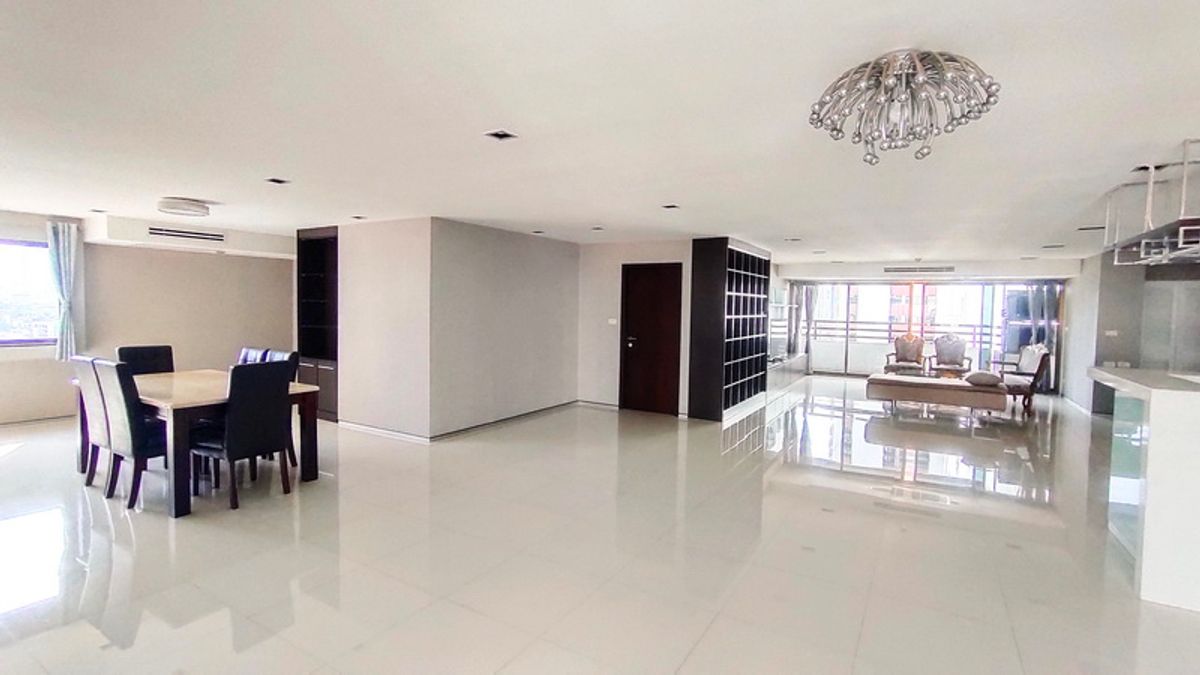 For RentCondoSukhumvit, Asoke, Thonglor : Big Condo for Rent 3 bedrooms in Asoke area, Near University
