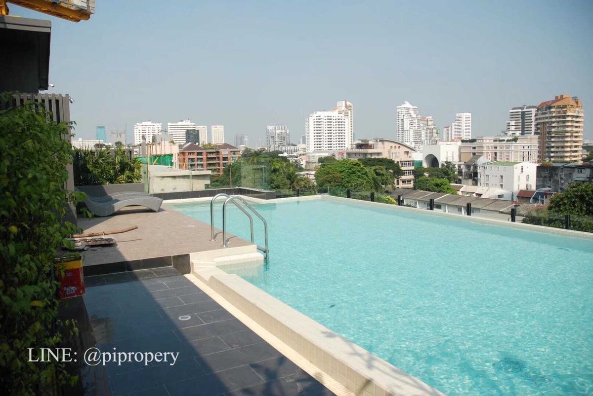 For RentCondoSukhumvit, Asoke, Thonglor : Fully furnished 1 Bedroom unit for rent in Socio Reference 61. BTS Ekkamai living area. Park Lane commercial facilities. Major Cineplex Sukhumvit nearby.