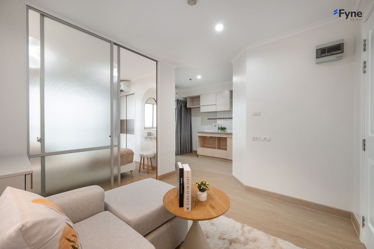 For SaleCondoKasetsart, Ratchayothin : Lumpini Place Ratchayothin Condo, next to BTS Ratchayothin, 0 meters, open view, Ratchayothin, Ratchada, Lat Phrao, Kaset.