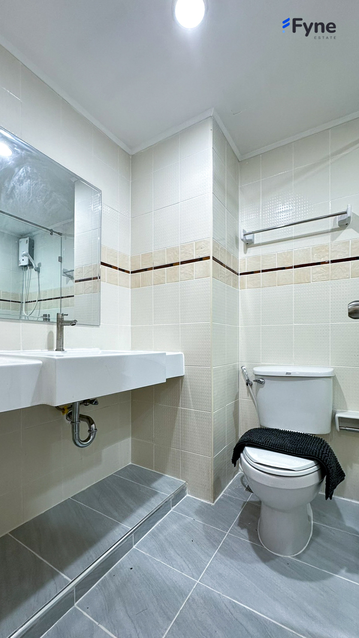 For SaleCondoRatchadapisek, Huaikwang, Suttisan : Lumpini Ville Cultural Center Project, near MRT Huai Khwang, Ratchada, Huai Khwang, Rama 9, Ramkhamhaeng, Lat Phrao.