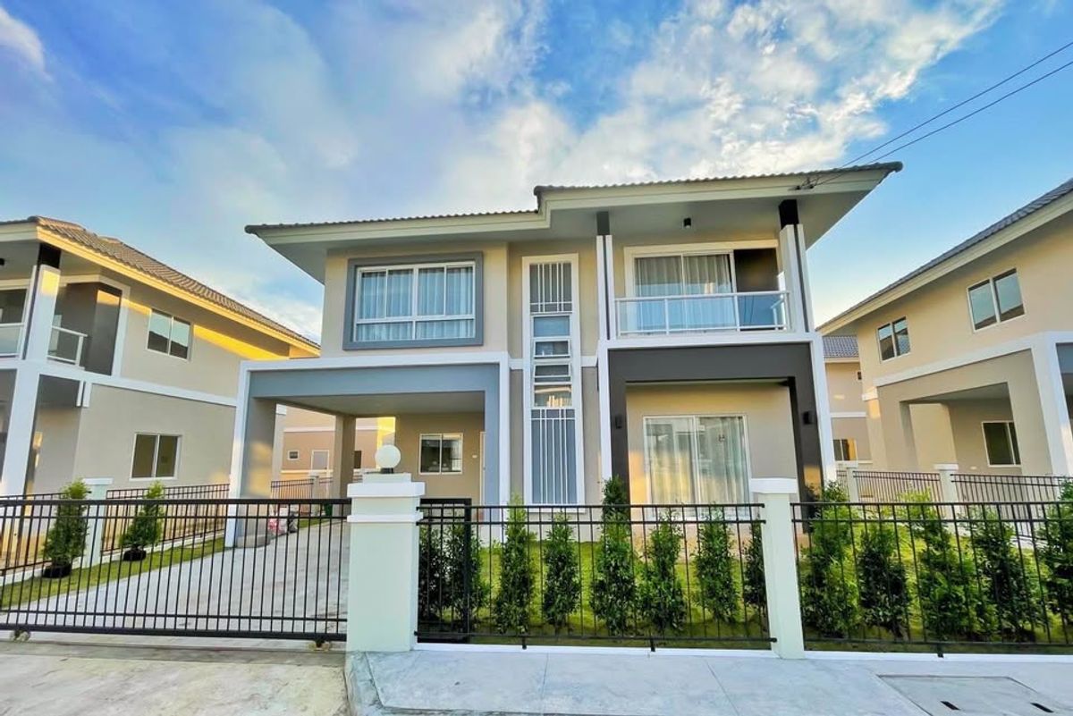 For RentHouseChiang Mai :  Karnkanok Ville 14, Only 4 km from Charoen Charoen Market, Comfortable modern home in a peaceful community — perfect for families or long-term residents.