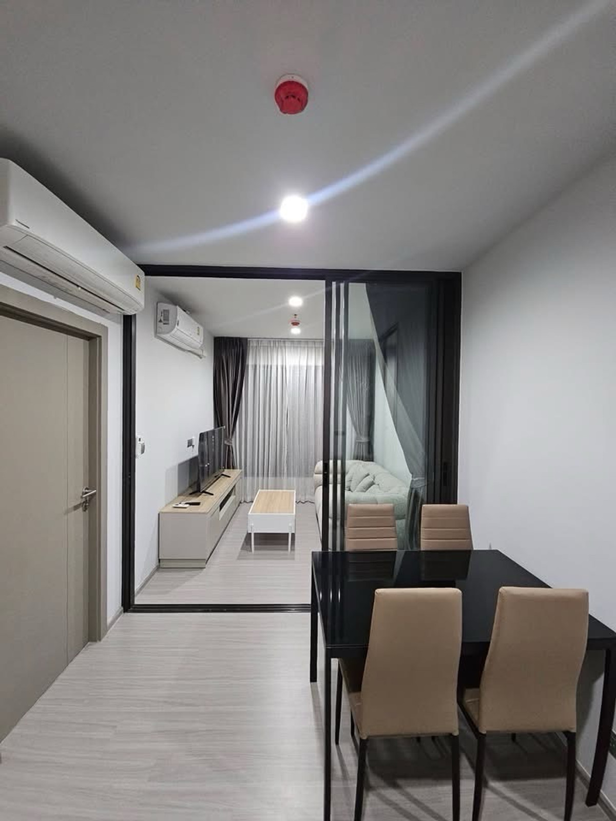 For RentCondoRama9, Petchburi, RCA : Best Price : 1 Bedroom 35 sq.m. Ready to move in. Call now 094-641-5974