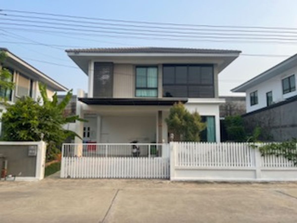 บ้านปทุมธานี รังสิต ธรรมศาสตร์ : บ้านเดี่ยว 2 ชั้น ภัทรีดา อเวนิว รังสิต-คลอง 2 ปทุมธานี ตกแต่งพร้อมอยู่ 3 ห้องนอน 3 ห้องน้ำ 1 ครัวไทย 1 เอนกประสงค์ พร้อมที่ชาร์จรถ EV และหม้อ TOU