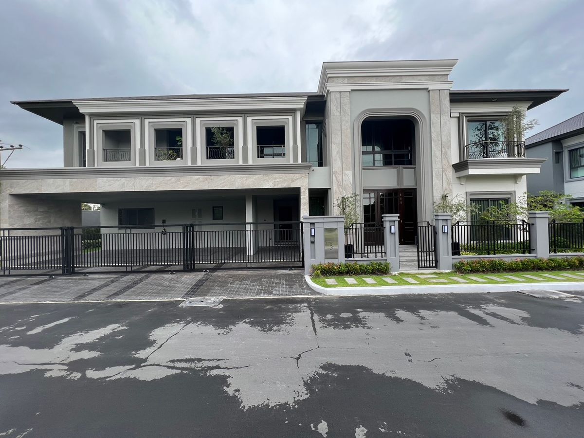 HouseBangna, Bearing, Lasalle : *House for rent at Grand Bangkok Boulevard Sukhumvit Srinakarin, 600,000 baht. 5 bedrooms, 6 bathrooms, 591 sq m of living space, 140.2 sq wah of land, Sukhumvit 107 (Soi Bearing 31/1), near BITEC Bangna, Sukhumvit, and BTS Bearing (10 minutes)
