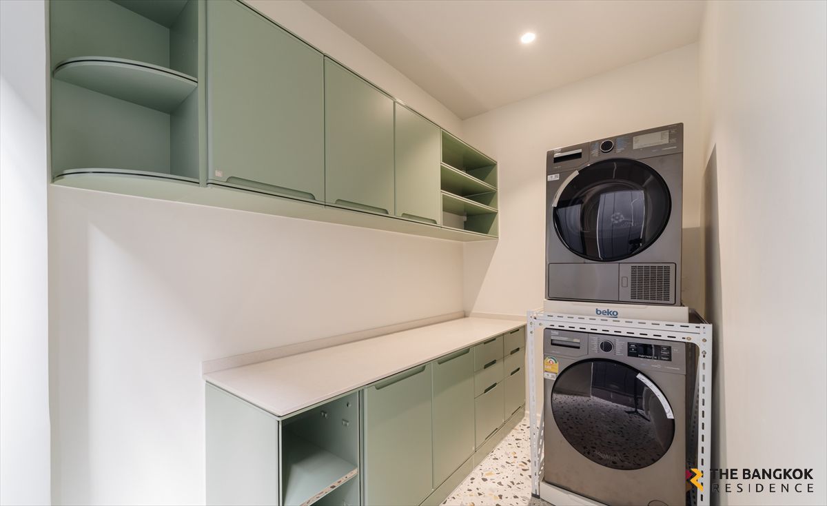 For RentTownhomeSukhumvit, Asoke, Thonglor :  Townhome Sukhumvit 65 🏙️ Luxury 5-Storey Townhome with Private Lift 🏡 Prime Location in Ekkamai&Sukhumvit 