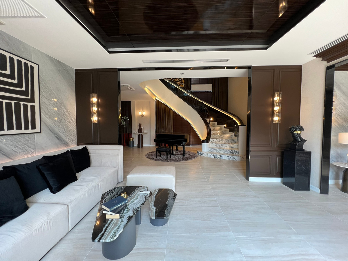 บ้านบางนา แบริ่ง ลาซาล : *ให้เช่าบ้าน Grand Bangkok Boulevard Sukhumvit Srinakarin 550,000บาท 5ห้องนอน 6ห้องน้ำ พื้นที่ใช้สอย591ตรม. ที่ดิน140.2ตรว. สุขุมวิท107 (ซอยแบริ่ง31/1) ใกล้ ไบเทค บางนา สุขุมวิท BTSแบริ่ง (10 นาที)